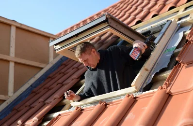 Pose de fenêtres de toit Velux au Tourne